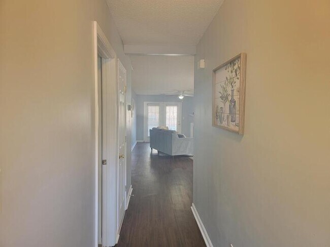 Building Photo - 14 Heritage Village Ln