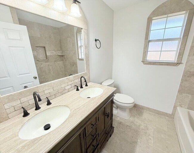 Building Photo - 5102 Brookside Dr