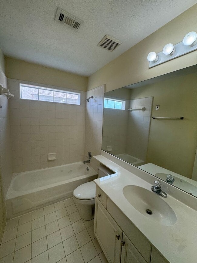 Building Photo - End of Cul-de-sac home