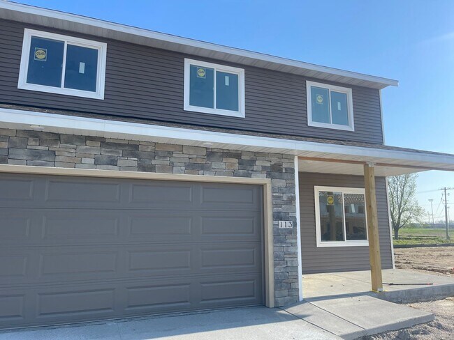 Building Photo - Sublease - 3 Bedroom Townhouse Available N...
