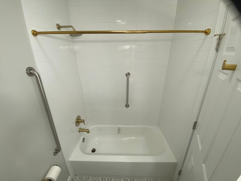 New shower/tub - 3601 5th St S