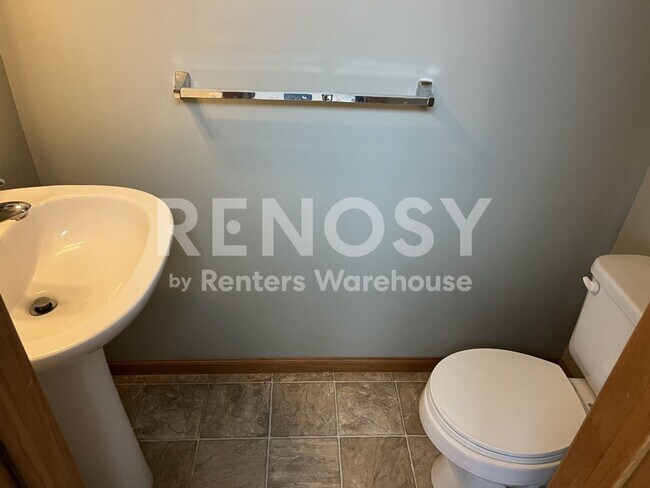 Building Photo - Available August 8 - 2 Bed/1.5 Bath Townhome in Prior Lake