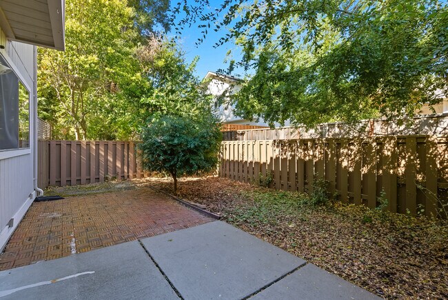 Building Photo - 209 Valley Oak Plaza