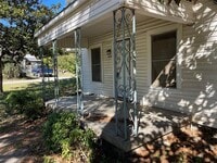 Building Photo - 2420 Oakwood Terrace