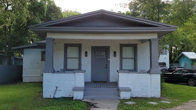 Building Photo - 135 S Stone St