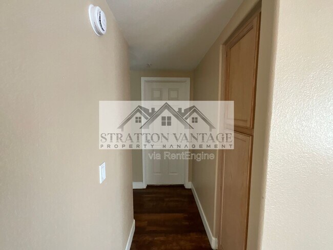 Building Photo - 1825 W Ray Rd