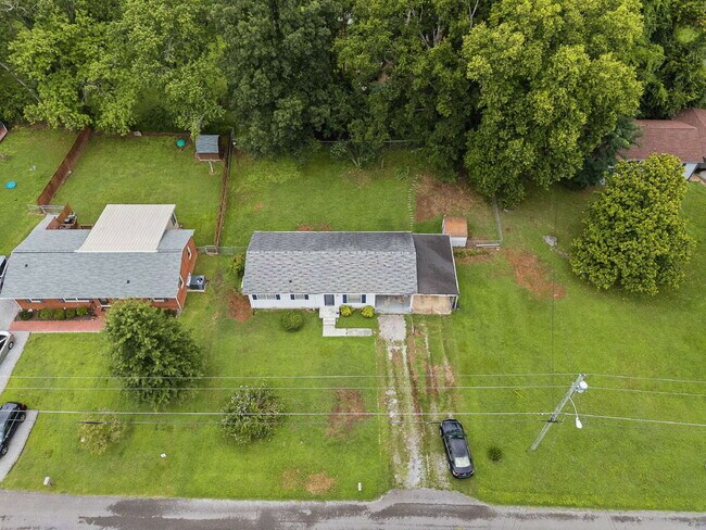 Building Photo - "Charming 3-Bedroom Retreat with Spacious Living in Murfreesboro!"