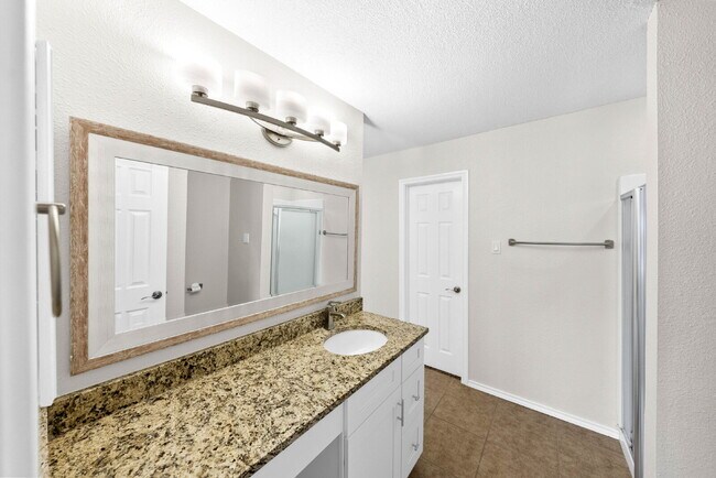 Building Photo - Spacious & Thoughtfully Updated 4-Bedroom ...