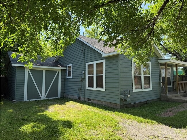 Building Photo - 1434 S W Ave
