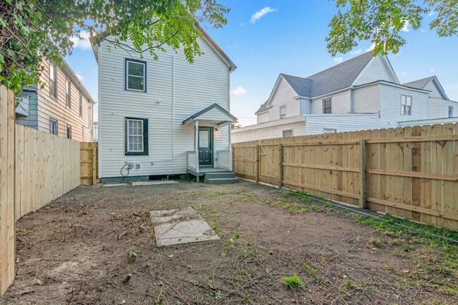 Building Photo - 2104 Marshall Ave
