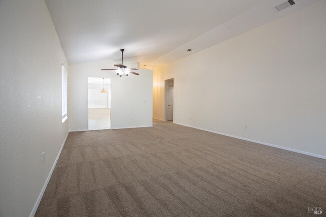 Building Photo - 767 Raven Dr