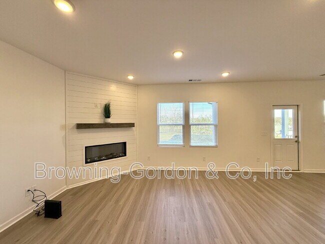 Building Photo - 106 Glacier Wy