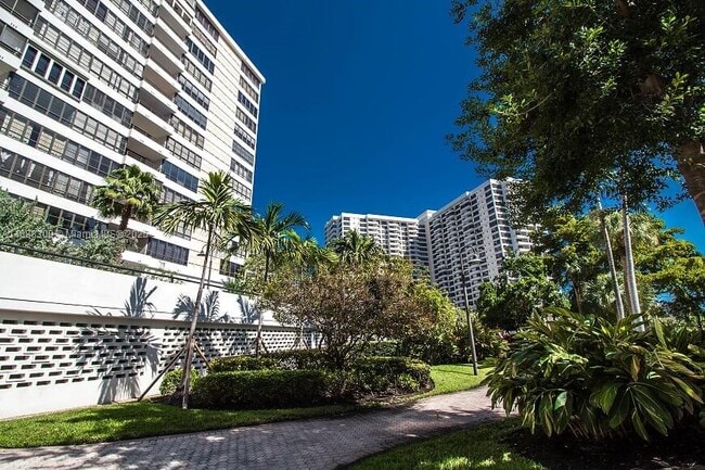 Building Photo - 600 Three Islands Boulevard