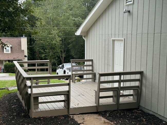 Building Photo - 3037 Summer Lake Dr