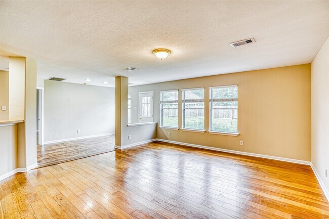Building Photo - 9410 Stoneridge Canyon Ln