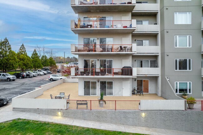 Building Photo - Rare Waterfront Condo in Anchor Point – 3B...