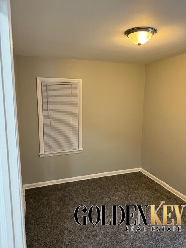 Building Photo - Newly Renovated 3-bedroom house on the Eas...