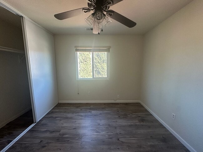 Building Photo - 1227 Kingfisher Dr