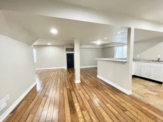 Building Photo - Stunning 4 Bed/4 Bath Home in Banning Lewis Ranch