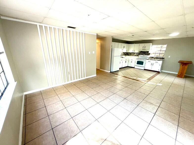 Building Photo - 2504 Ave O NW