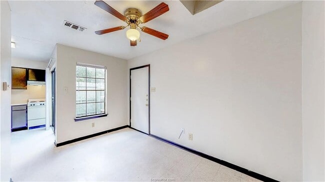 Building Photo - 725 Peppertree Dr