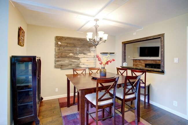 Building Photo - 4 Bd, 2 Ba for Lease | N. Arlington