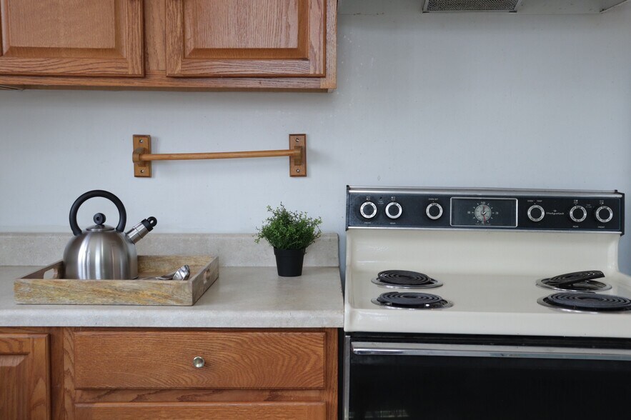 Building Photo - 5801 Douglas St