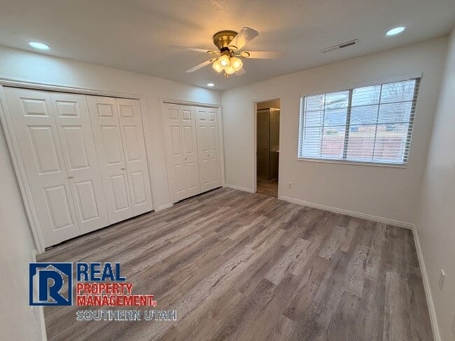 Building Photo - River Road Townhome