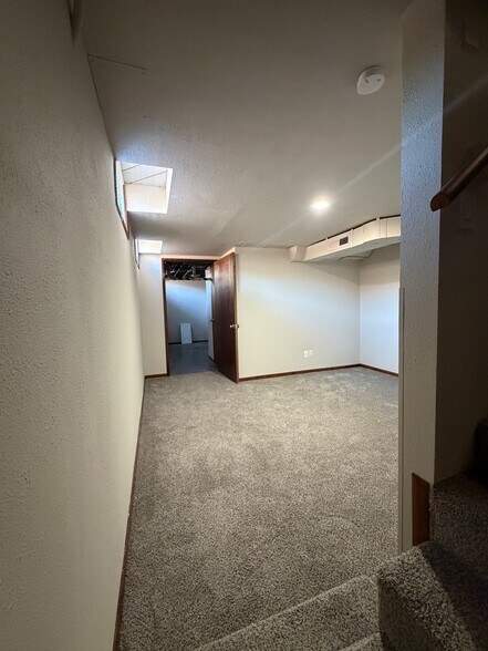 Building Photo - 4821 NE 42nd Ave