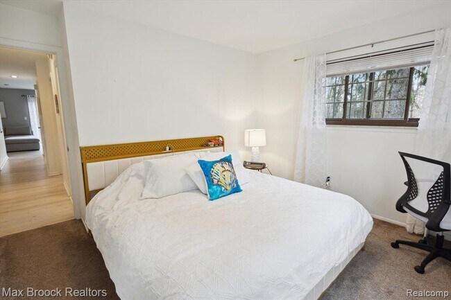 Building Photo - 1131 Indianwood Trail