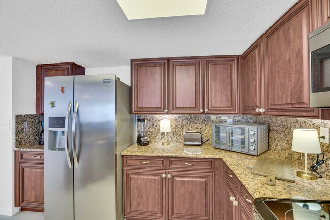 Building Photo - 3880 N Hwy A1A