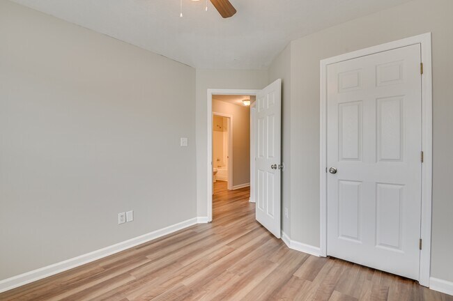 Building Photo - 7640 Pleasantville Way