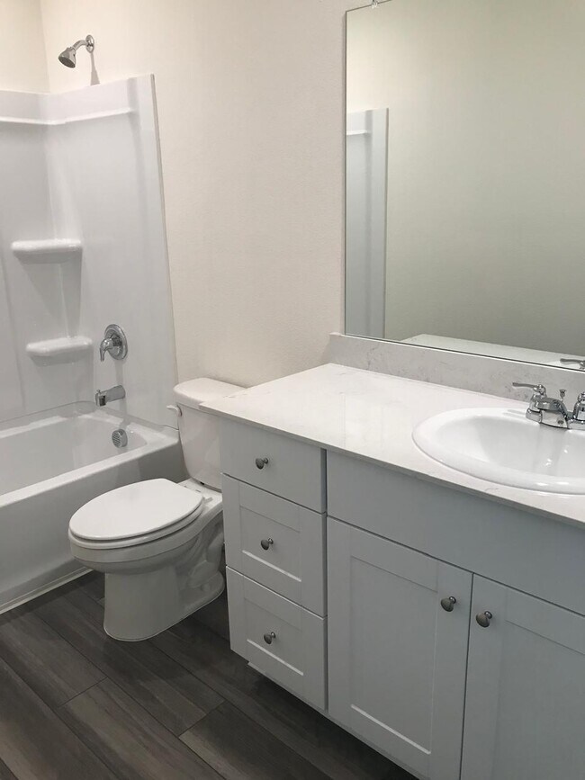 Building Photo - 100 Connecticut Ct