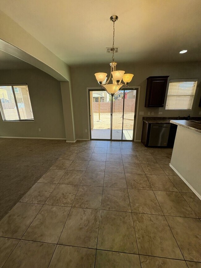 Building Photo - 2,500 sq ft 4 bedroom + Den home in Rancho Sahuarita