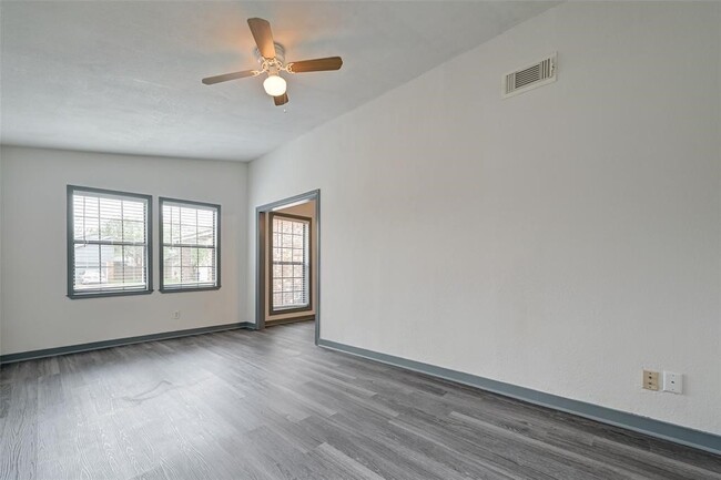 Building Photo - 940 Somercotes Ln