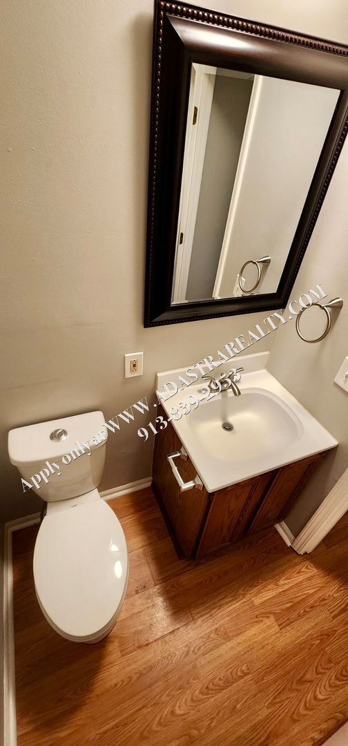 Building Photo - 2 Bed 1.5 Bath Townhome in Bonner Springs-...
