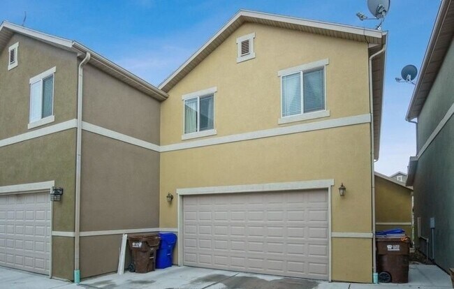 Building Photo - 3857 E Cunninghill Dr