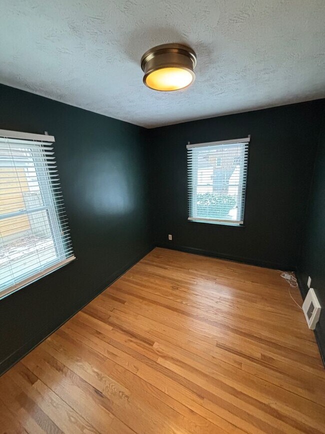 Building Photo - 709 Mulford Dr SE