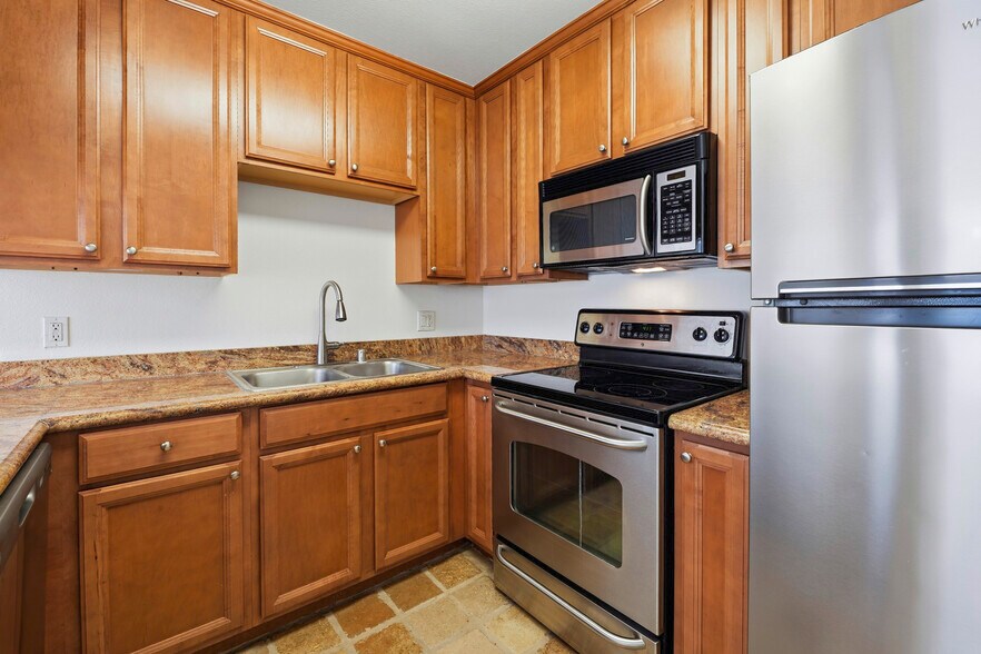 Building Photo - 523 Woodside Oaks