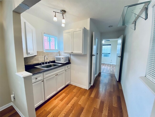 Building Photo - 3921 Woodleigh St