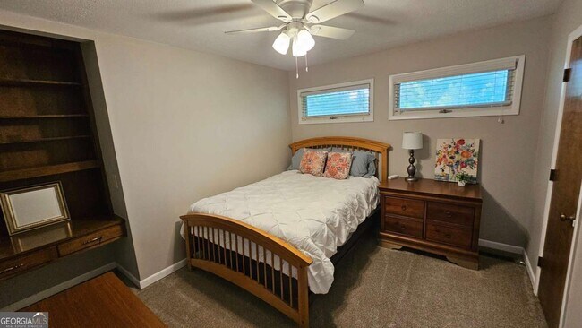 Building Photo - 810 Joy Dr