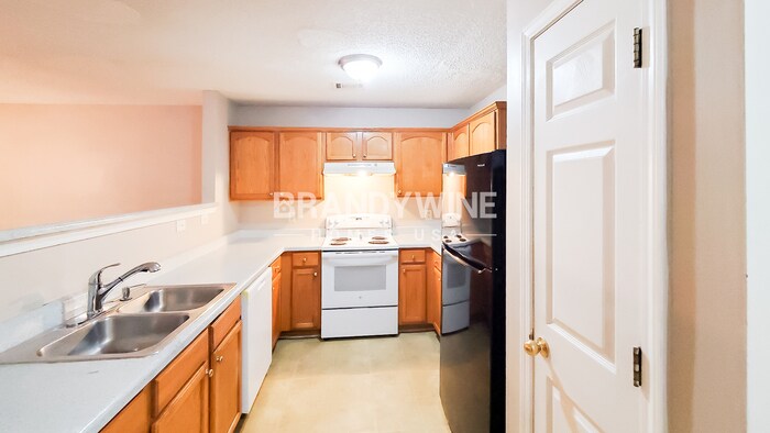 Building Photo - 6342 Hickory Ln Cir