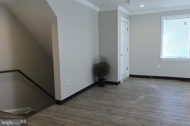 Building Photo - 1004 Dartmouth Rd