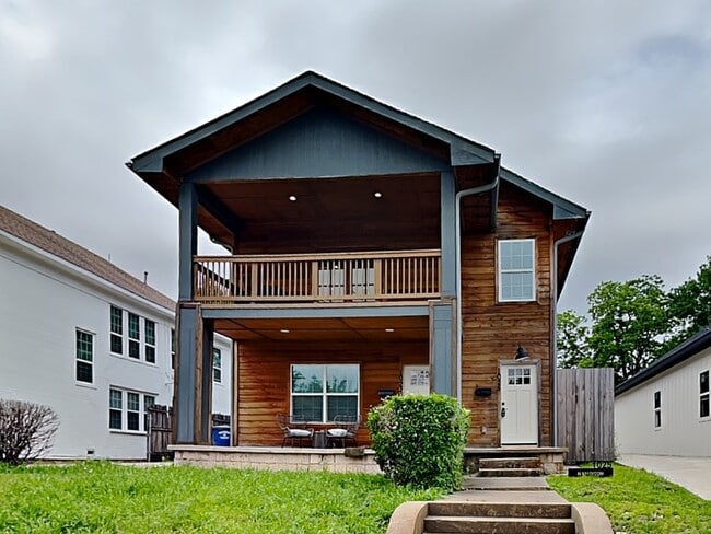 Primary Photo - 1025 N Madison Ave