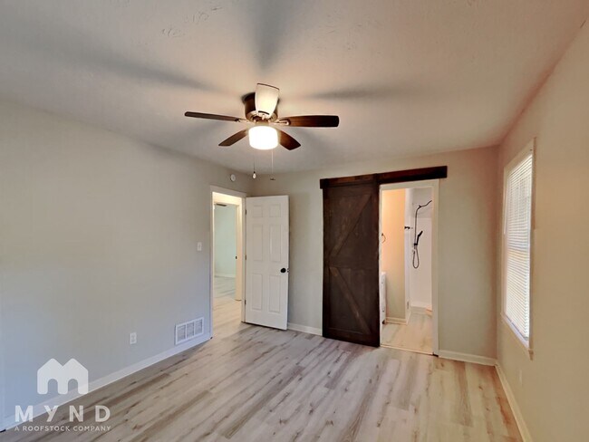 Building Photo - 944 Scoggins Rd