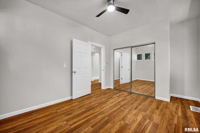 Building Photo - 1611 W Barker Ave