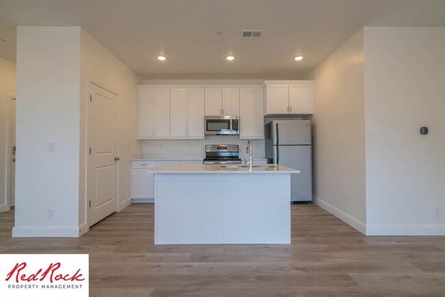 Building Photo - Spacious 3 Bedroom Unit in Desert Color With Pool & Lagoon Access