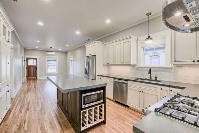 Building Photo - Exceptional 3 Bedroom Home with office & detached flex space
