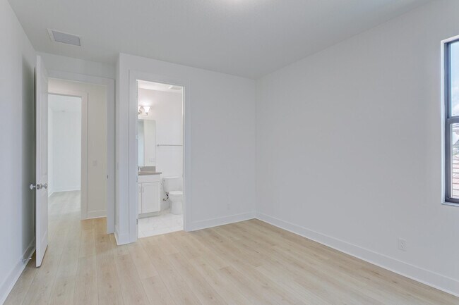 Building Photo - 13559 Artisan Cir