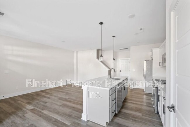Building Photo - 384 Ginsberg Rd